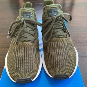 Adidas Men Swift Run Originals Sneakers